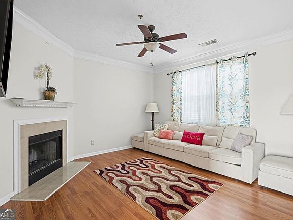 4th image of 102 Weatherstone Square Dr