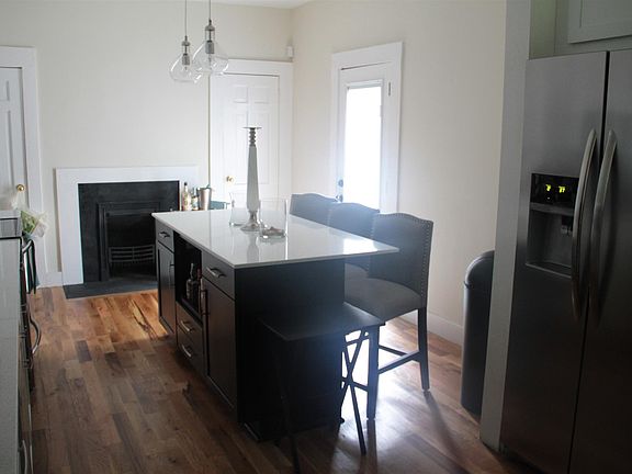 5th image of 220 Richardson Ave