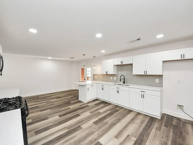 7826 Maverick Trace Ln — Photo 9