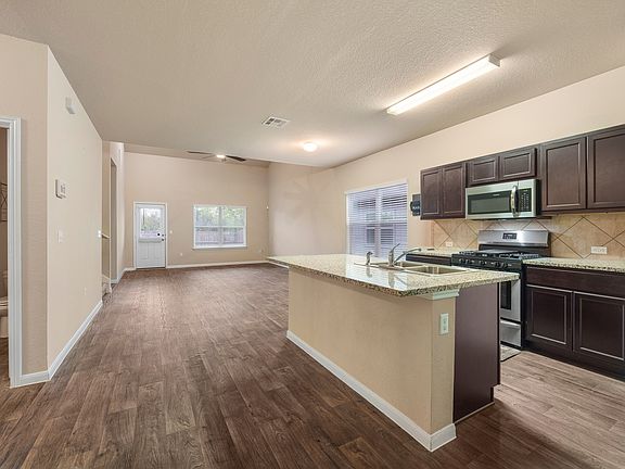 5th image of 202 Orchard Ln