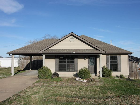 704 N 4th St, Marmaduke, AR 72443
