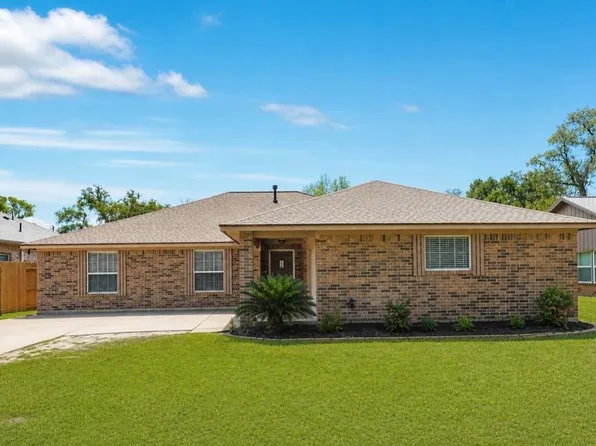305 Freeman Blvd, West Columbia, TX 77486