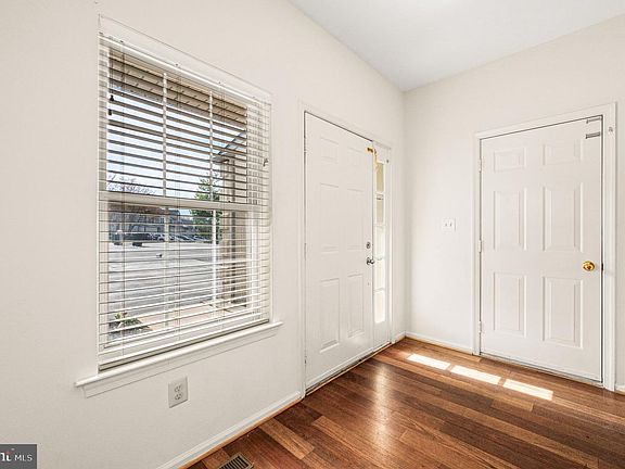 4th image of 631 Fawn Cir