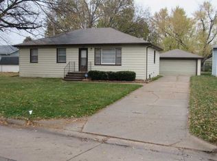 922 5th St, Columbus, NE 68601