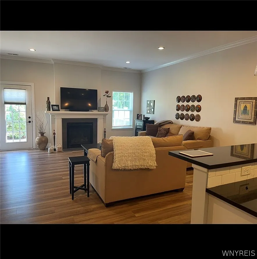 2 bed, 2.0 bath, 1350 sqft, $2,750 — Photo 3
