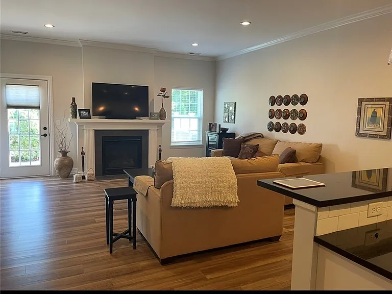 5281 Chestnut Rdg — Photo 3