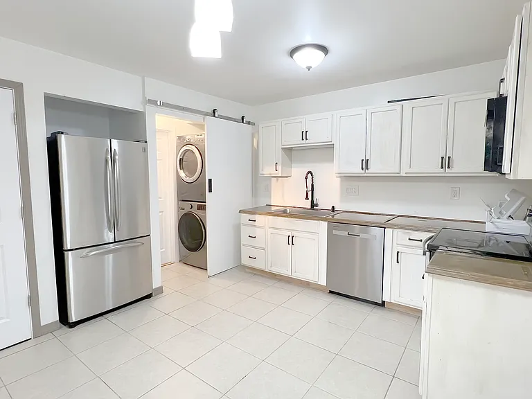 7694 Dunmore Rd — Photo 1