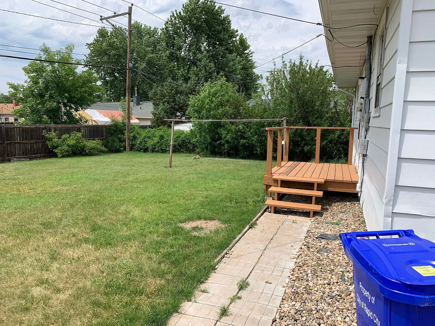3 Bedroom, 1 Bath House for Rent — Photo 2