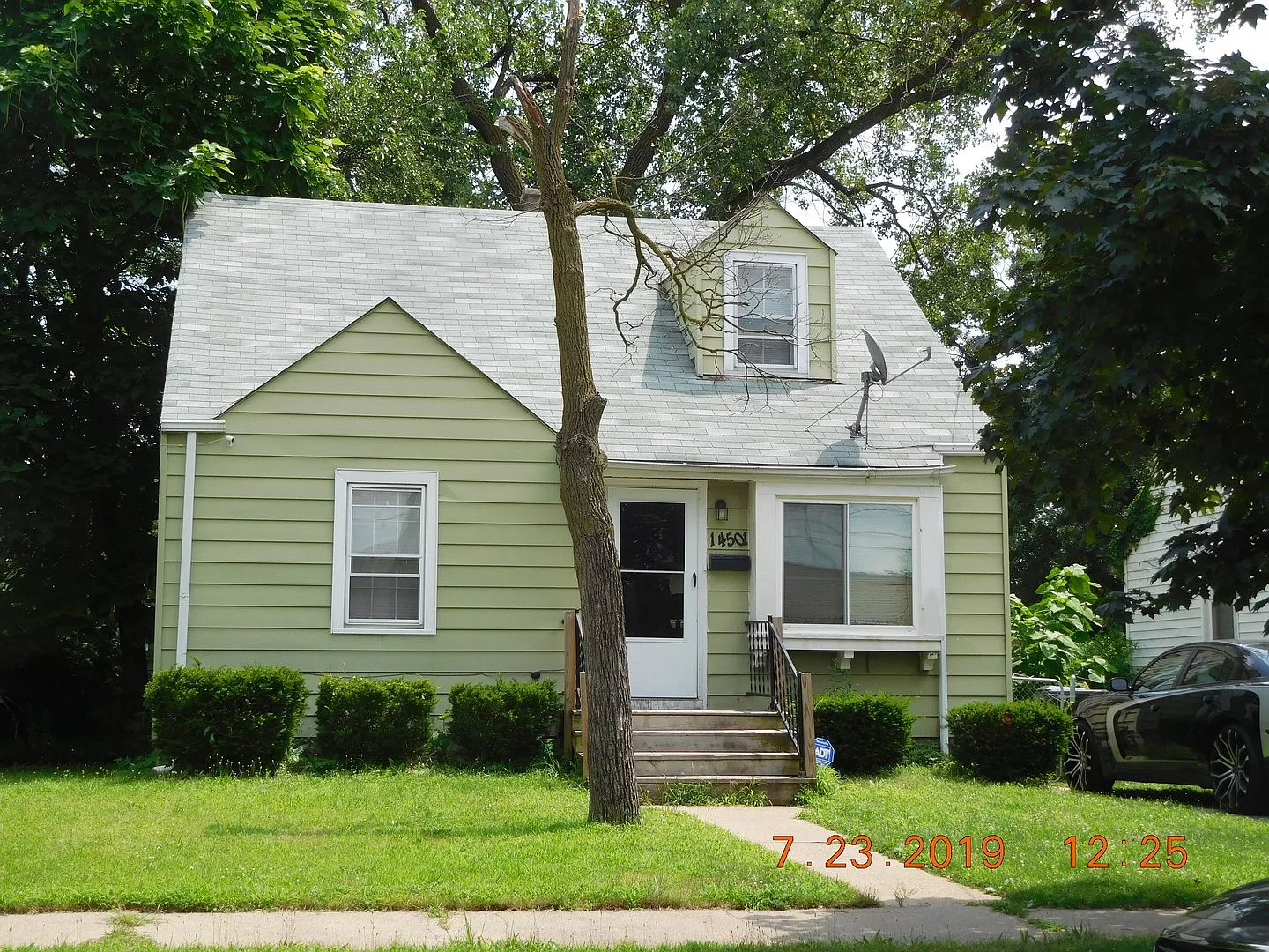 14501 Park Ave photo 1