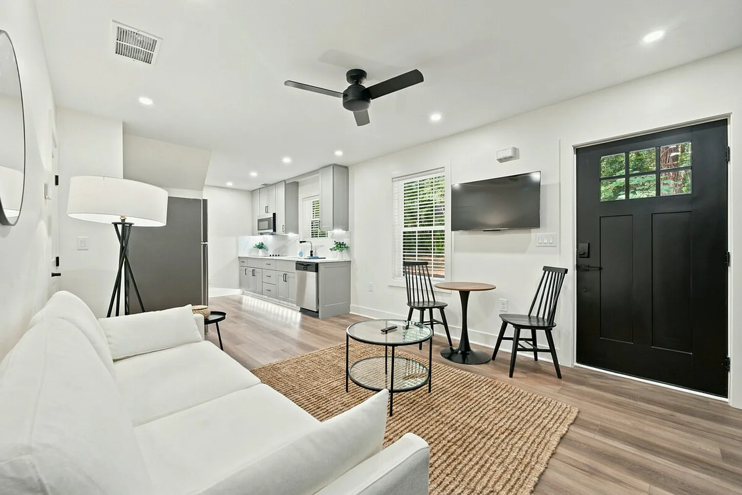 6 bed, 4.0 bath, $14,463 — Photo 4