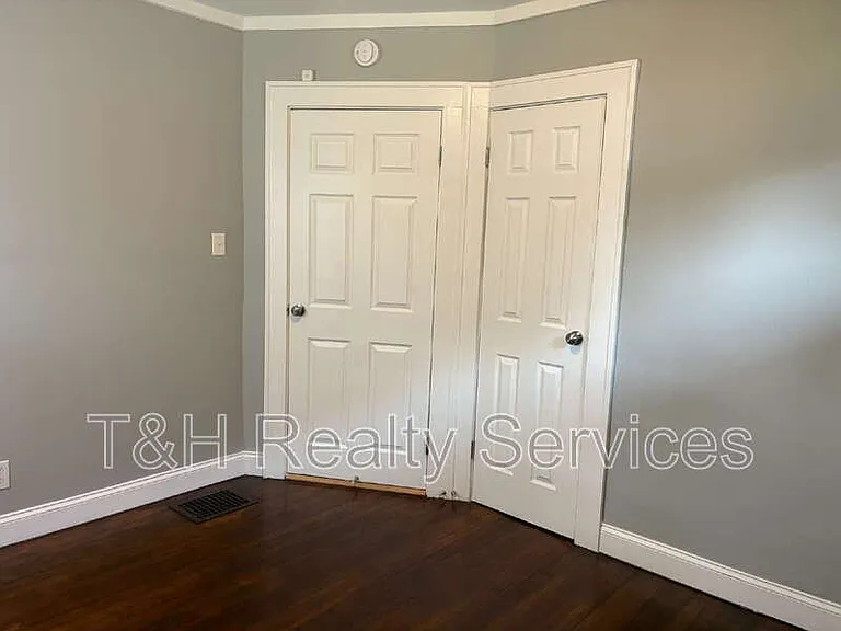 1427 S Olive St — Photo 14