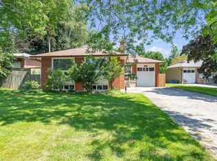 347 Lees Ln, Oakville, ON L6L 4S4