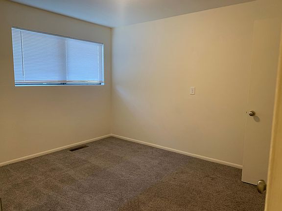 4th image of 2820 Washburn St #4