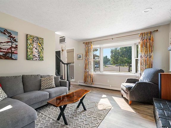 4th image of 528 College View Dr
