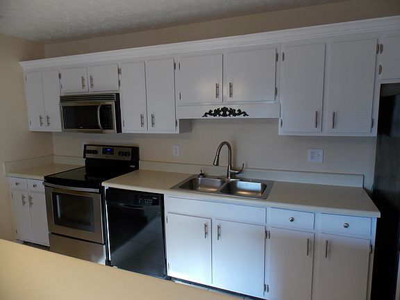 Kitchen with Breakfast Bar