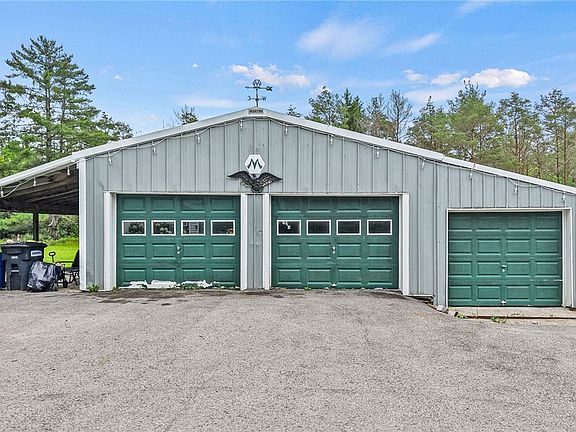 4th image of 35 Deerfield Ln