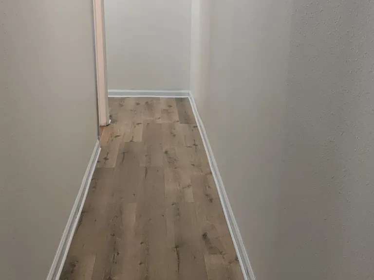 Fifth Avenue Apartments — Photo 14