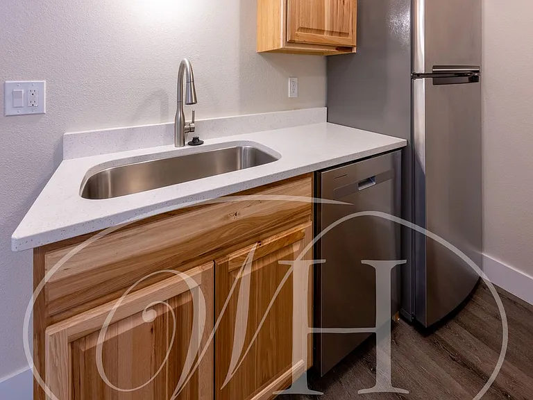 1200 SE Broadway Ave — Photo 9
