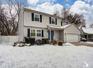 3677 Fordway Dr, Lambertville, MI 48144