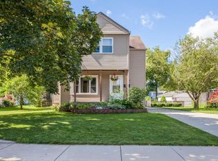 709 W Wisconsin Ave, Oconomowoc, WI 53066