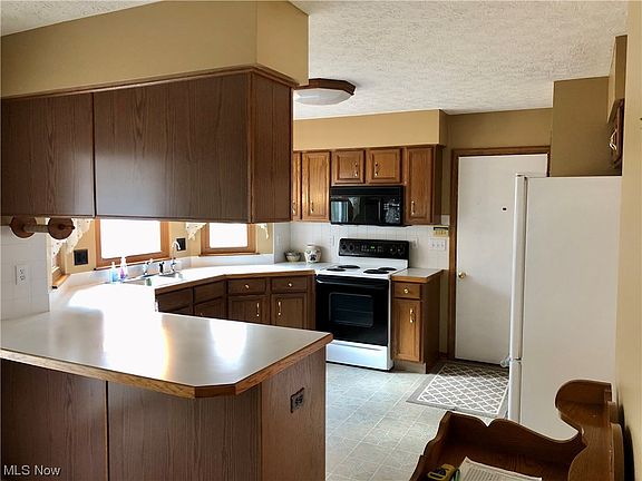 2nd image of 8218 Clover Ln