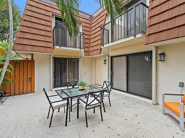 3052 30th Ct — Photo 10