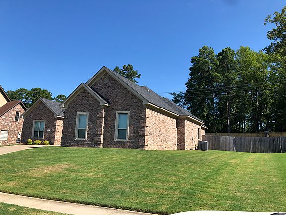 3rd image of 530 Scarlet Oaks Dr
