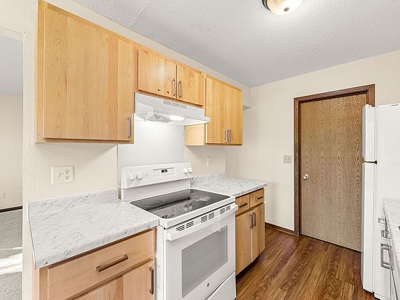 2nd image of 901 Greenwood Pl #5069092