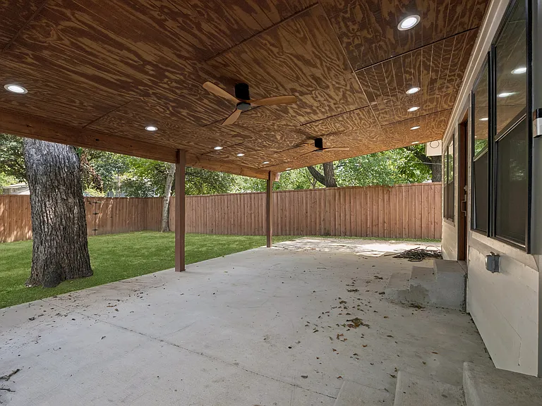710 N Madison Ave — Photo 18