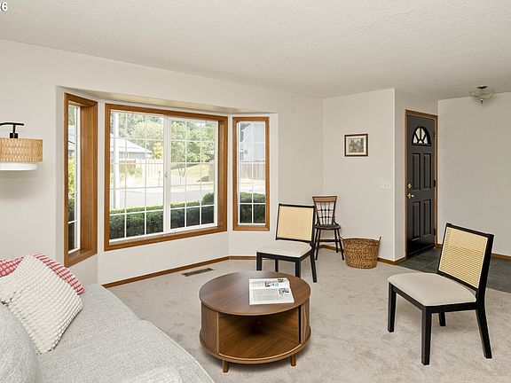 4th image of 2391 N Kamiakan Dr