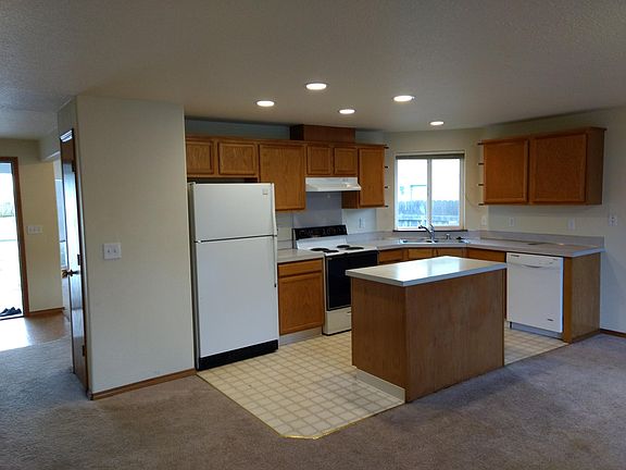 3rd image of 1810 SE 169th Ave