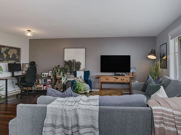 3rd image of 414 Gower Point Rd #105