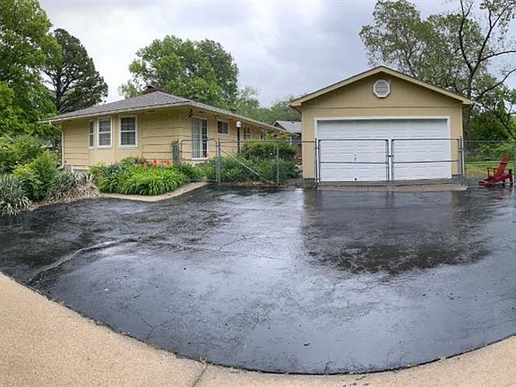 3rd image of 5249 Dixie Ct