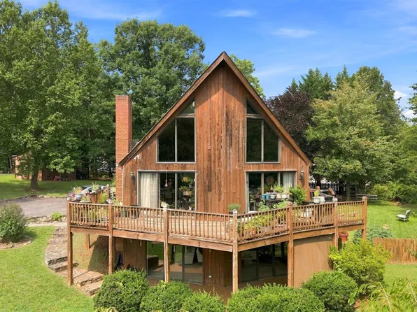 101 Cambridge Dr, Lynchburg, VA 24502