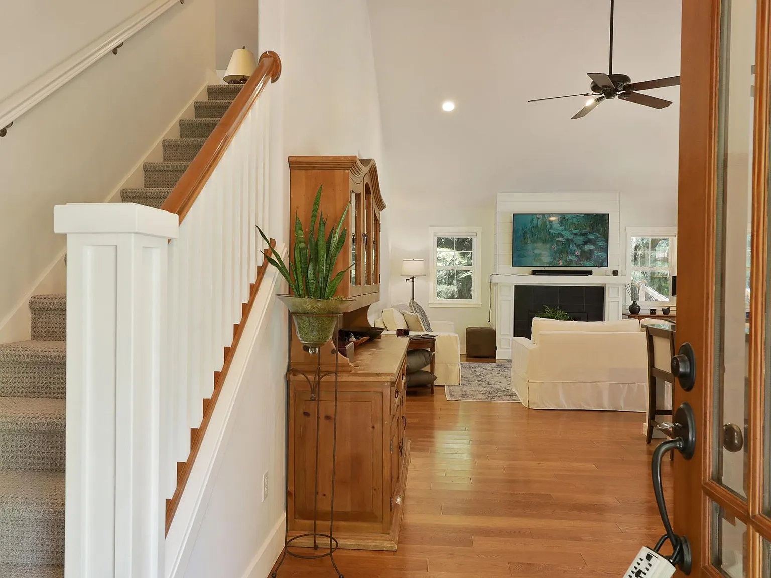 2 bed, 1464 sqft, $2,749 — Photo 3