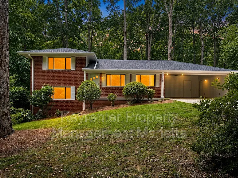 3720 Lake Dr SE — Photo 1
