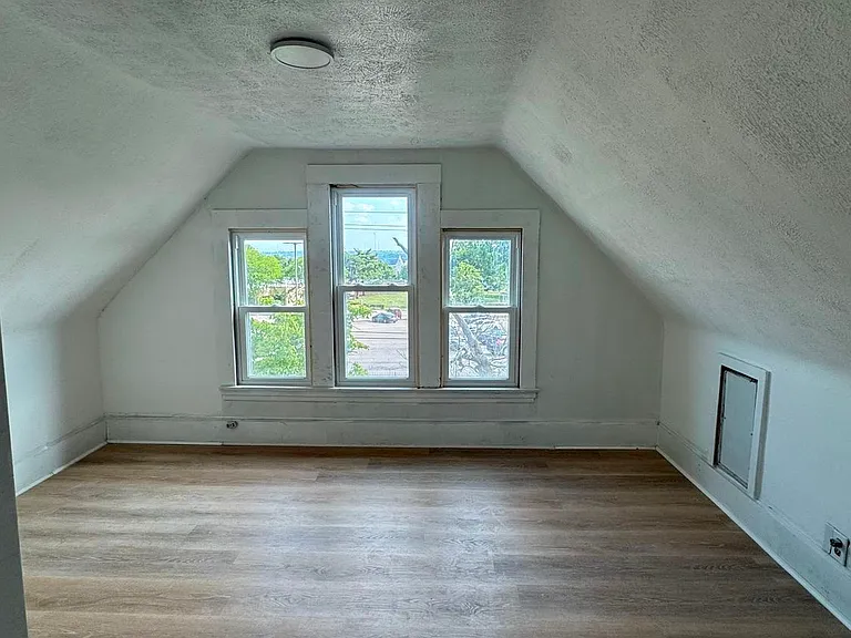 454 Lexington Ave — Photo 10