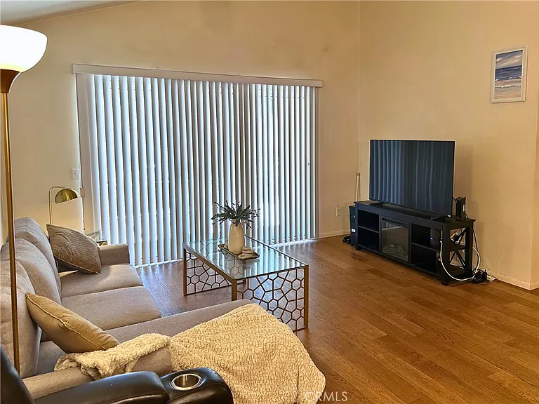 19051 Primrose Ln — Photo 4