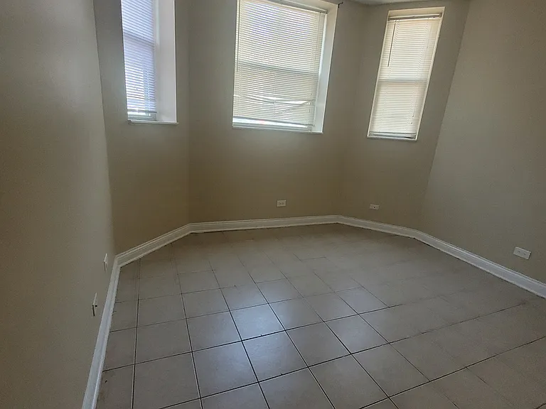 3439 W Belle Plaine Ave #G — Photo 4