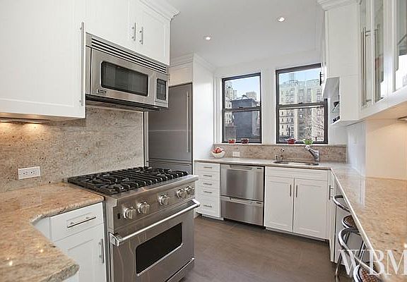 2nd image of 25 E 9th St APT 7B