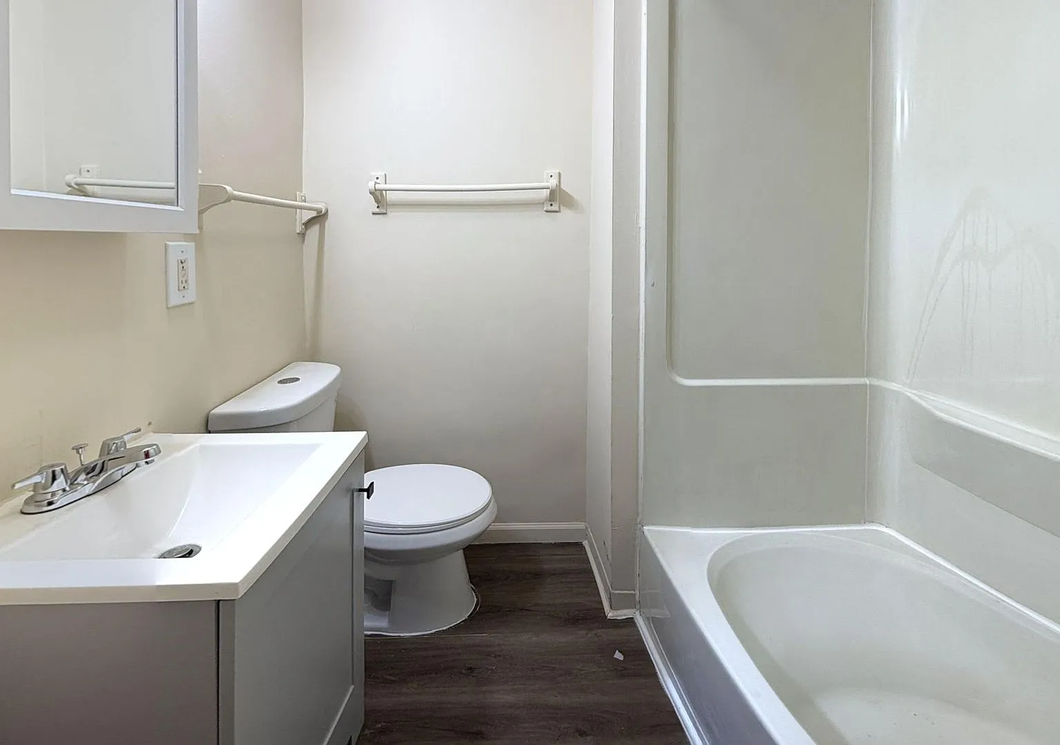 Cozy 3BR Home on Potter Street, Chester PA — Photo 3
