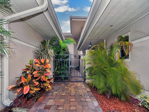 3rd image of 32 Marina Isles Blvd