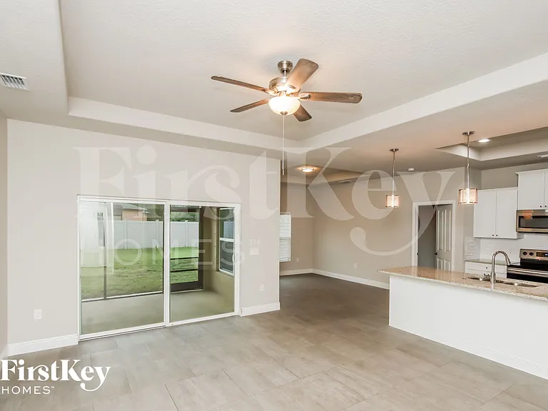 926 Braganza Ave SE — Photo 3