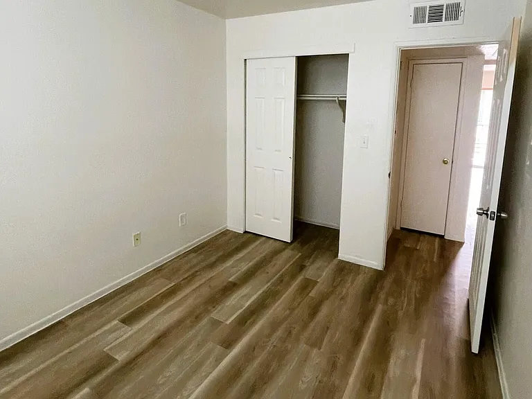 2002 E Sweetwater Ave #202 — Photo 7