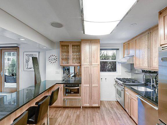 5th image of 209 E 56th St #11PQR
