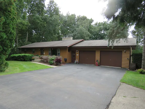 W10612 Hickory Ln, Fox Lake, WI 53933
