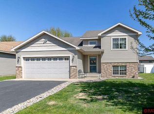 105 Doral Dr, Mankato, MN 56001