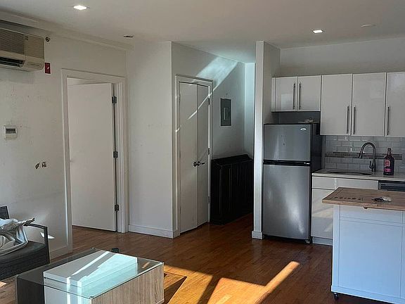 2nd image of 153 Essex St APT 3