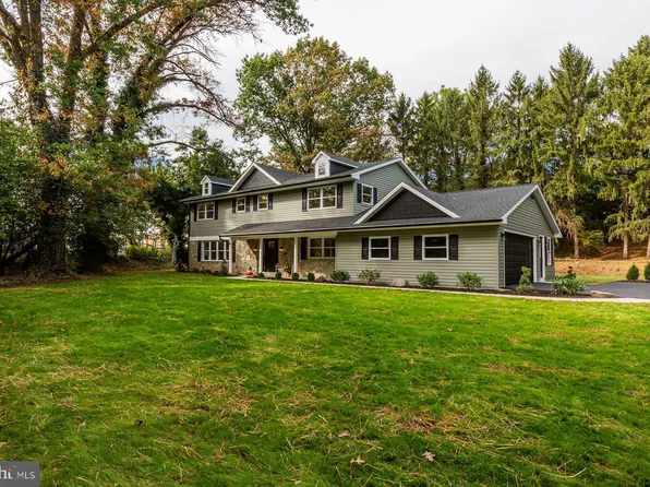 908 W Walnut St, Wormleysburg, PA 17043