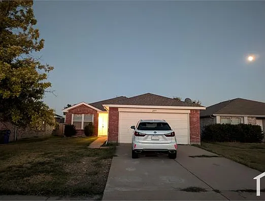 2005 Wildwood Dr — Photo 2
